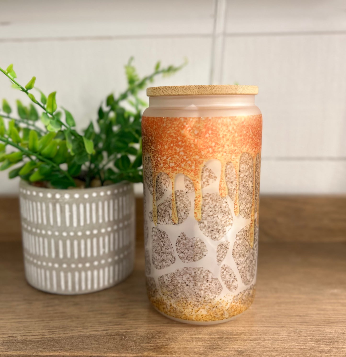 Giraffe Glitter Drip 16 oz Glass Can