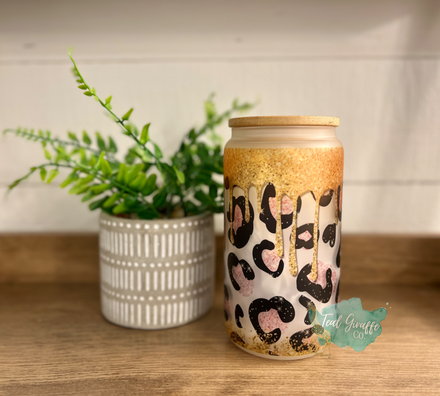 Leopard Glitter Drip 16 oz Glass Can